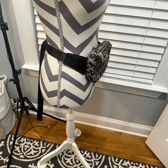 Crossbody bag new from Temu great condition, black and brown great gift - Picture 6 of 8